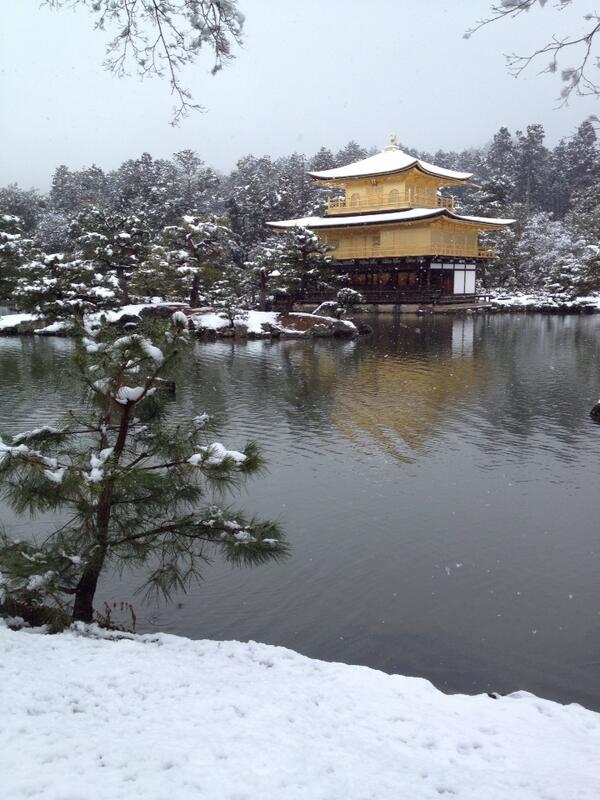 雪の金閣寺来てます！綺麗ですわ。 #雪 #京都 #金閣寺 #kyoto #temple