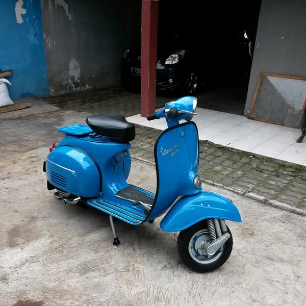 fahmykribo's tweet photo. Di jual vespa super 1973 6 jt Rt @infotasikmalaya cat baru mesin sehat http://t.co/W89BK5ANR7