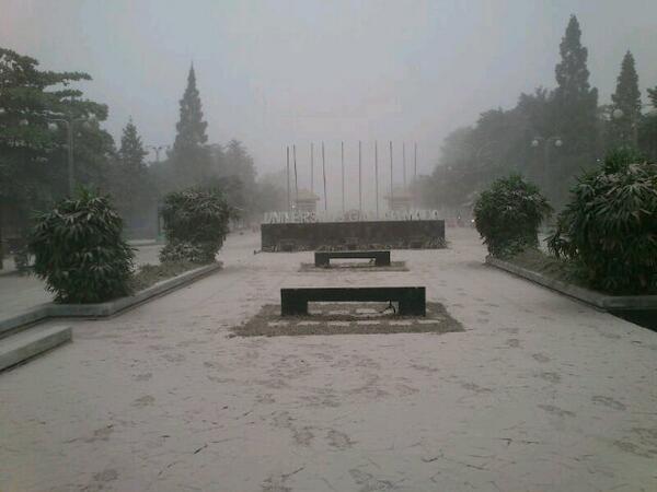 #jogja ugm min ._.  via <a href="/Jogja24Jam/">Jogja24Jam</a> <a href="/dinaaarsma/">DINA R</a>