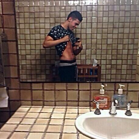 dylanobrientho_'s tweet photo. That smile though..makes me smile. http://t.co/bDOUIKJfdq