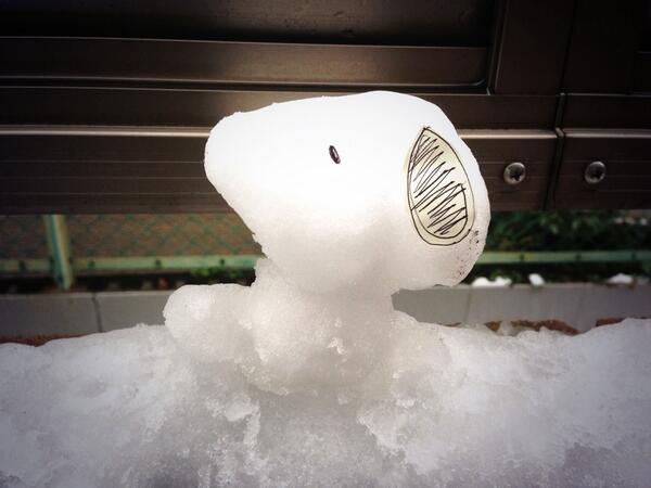 大雪に乗じてスヌーピーの雪だるまを作る人たち その２ Togetter