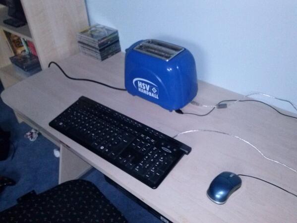 HerO_SC2's tweet photo. i wish my pc could make bread~ haha but this guy probably needs an #outgrade.. you can try too http://t.co/3ZteK9E8Vb http://t.co/mGyytKvj3O