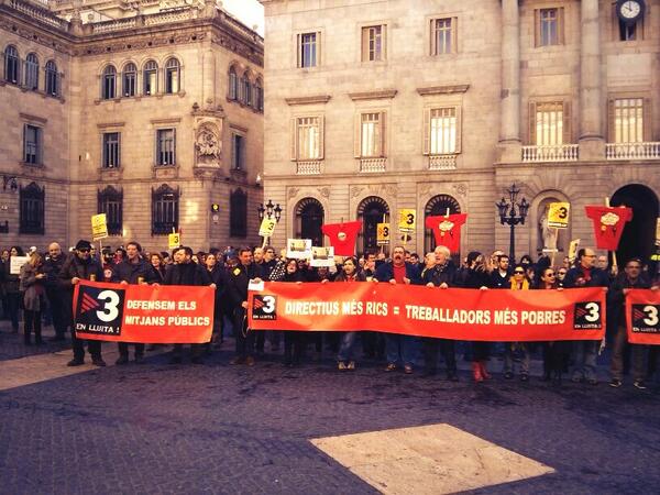 ComiteCR's tweet photo. Un dia més els treballadors de @tv3cat i @CatalunyaRadio ens mobilitzem per recuperar el nostre conveni. http://t.co/EAwguJF1ow