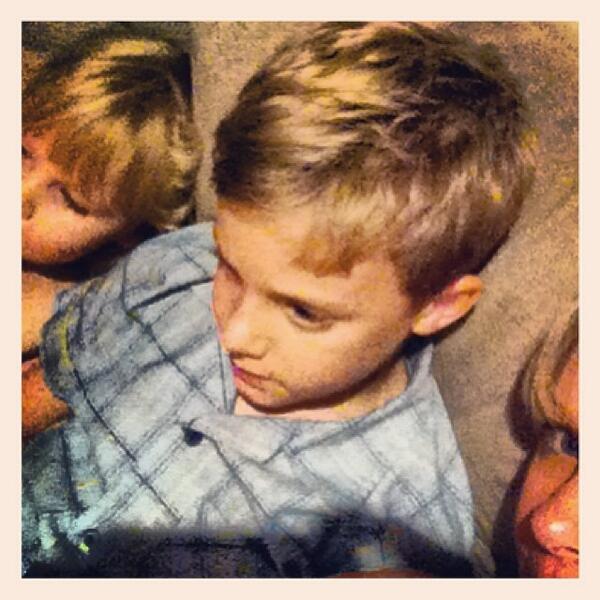 rachpoeppmann's tweet image. Pizza and movie time with my precious babies. My very favourite time #kiddies #petesdragon #heartexplodes #reason...