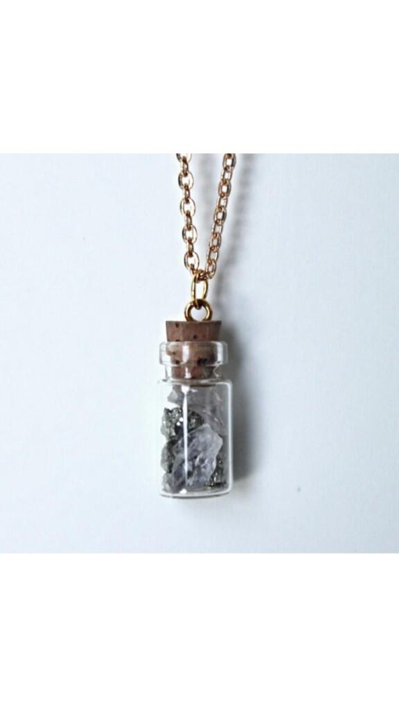 slave_devon's tweet image. Devon leaves a little box with a necklace inside for @aterriblelove. "Happy Valentine's day, love."