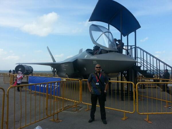 yoseazka's tweet image. F-35 prototype #SAS2014