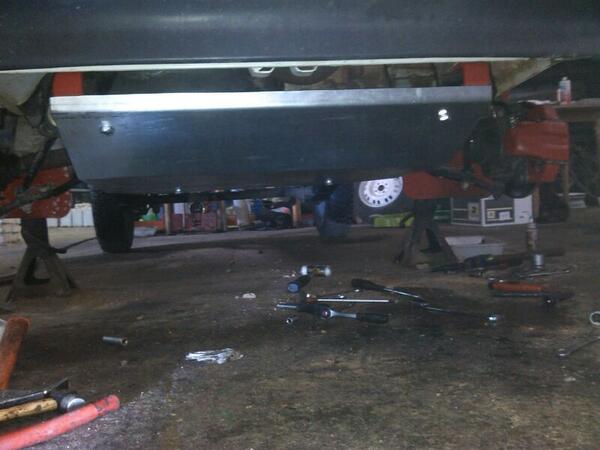 LaredoRacing's tweet photo. Hoy tenemos buenas noticias, tenemos instalado un elemento importantísimo, el cubrecárter!! #madeinjoseillo #lrt134 http://t.co/kRMSD54pSn