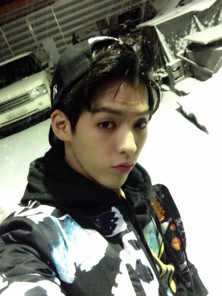 BgcBFq4CMAApFxz.jpg:large