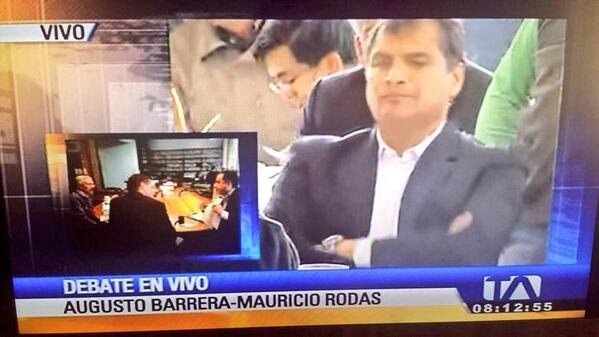 ChaoConcejales's tweet image. El papá esperando que salga el hijo del supletorio #barreraTequedasteDeAño