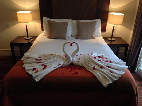 Devonport_House's tweet photo. Feel the love this valentines #valentines to book a dinner or bedroom reservation please call: 0208 269 5400 http://t.co/QHwkxemK2k