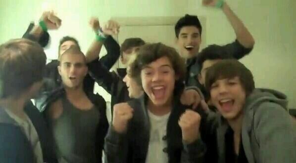 TeamDirectionBR's tweet image. ´´Ai você vê essas fotos e tem certeza de como existem amizades falsas´´ KK