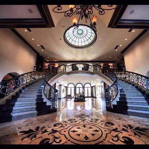 Dream1Homes's tweet photo. Stunning Entrance! http://t.co/H3r45OKuC6