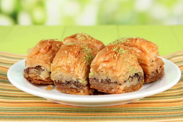 NeliPastanesi's tweet photo. Yemek üzerine Neli baklava iyi gider? http://t.co/GiRk2JcGQB