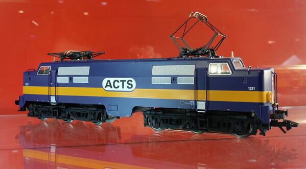 De ACTS 1251 bieden wij aan met 20 EUR korting voor 319 EUR. Er is er nog 1. Nieuwe 1200's komen in het 4de kwartaal.