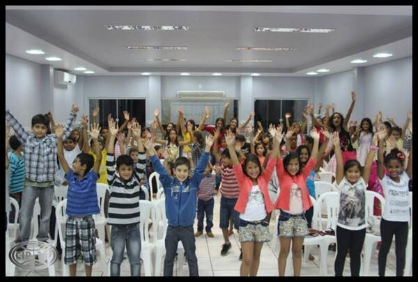 prsara12's tweet photo. Minha companhia para Adorar a Deus!!! #EuAmoMeusPequeninos #RedeDeCrianças http://t.co/LvGT0VSaZv