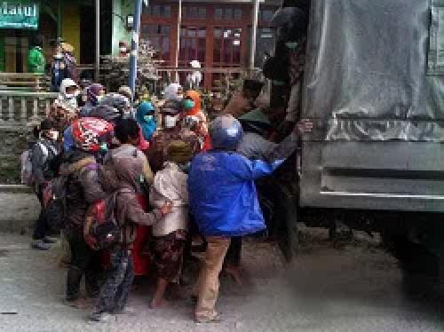 #Prayfor untuk kawan2 kita yang terkena bencana letusan Gunung Kelud, semoga diberi kesabaran dan ketabahan.