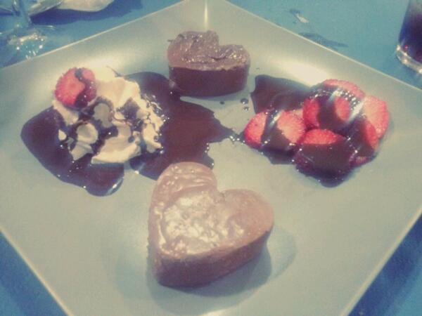 elenlove21's tweet photo. Postre amoroso @MuozOrts @RosanaGallent <3 http://t.co/m6HNIuGySA