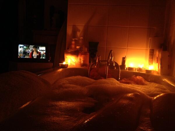 ttmakeup's tweet photo. Pretty Woman, steaming hot bubble bath, a little sexting = a pretty wonderful valentines night. Kisses xx. http://t.co/AE7uSHXA7z