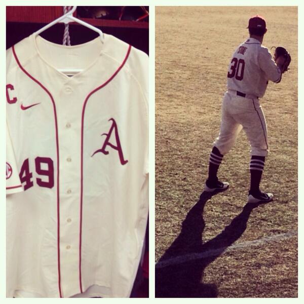ArkRazorbacks's tweet photo. What do you think of the cream colored throwbacks for @RazorbackBSB? #PlayBall #WPS http://t.co/kHRYiIxcSu