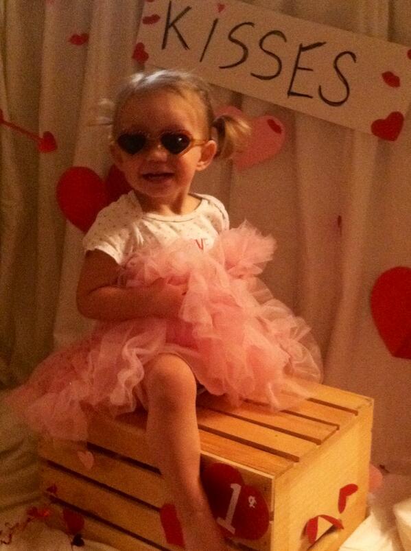 MulliganLee's tweet photo. Valentine's day silly! It's a very very cool day to tell peeps you love em! http://t.co/TZpyke1Xw7