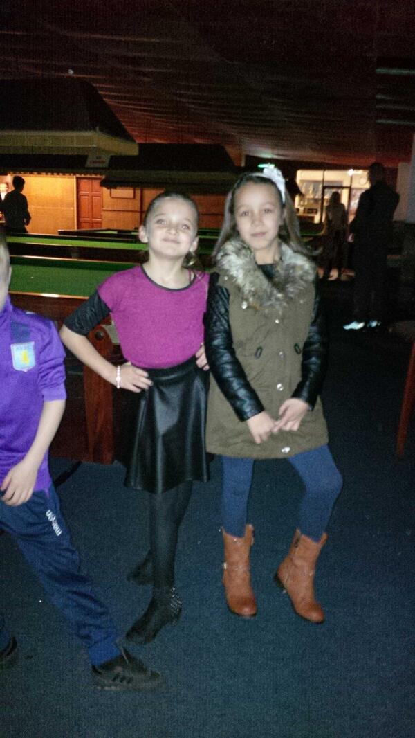 UnderhillJoe's tweet photo. My sister and my cousin 
Lol
Look at then beatifull faces http://t.co/GI4TMstQdD