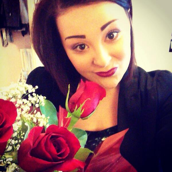 JHockings's tweet photo. Loved my surprise flowers today #ValentinesDay #love #RosesAreRed http://t.co/KUFOnHjiYG