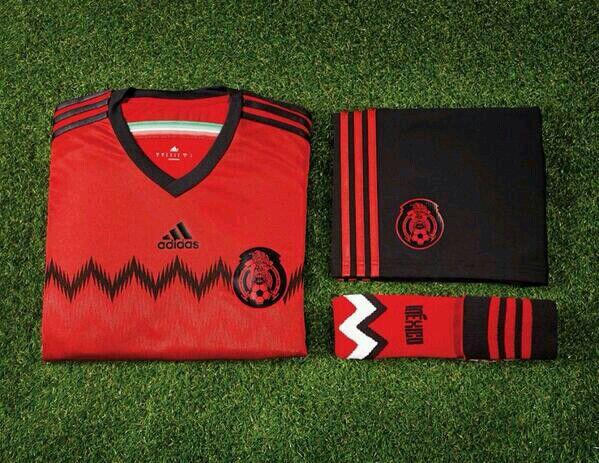soy_junior's tweet photo. Con en nuevo uniforme de la selección van a parecer Power Rangers. http://t.co/zY3r2AM8Y0
