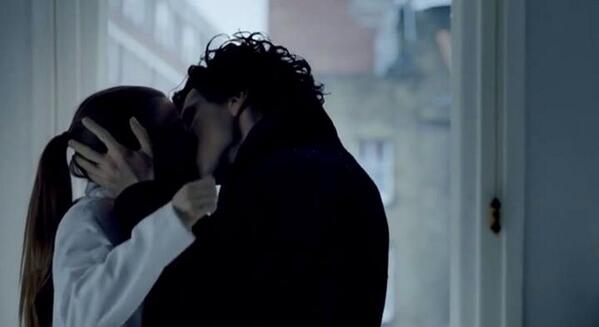 hmmSHERLOCK's tweet photo. #sherlocksnogs is stuff dreams are made of. THAT SCENE, a killer. #Sherlock3 @louisebrealey #BenedictCumberbatch http://t.co/PXFR7a2efu