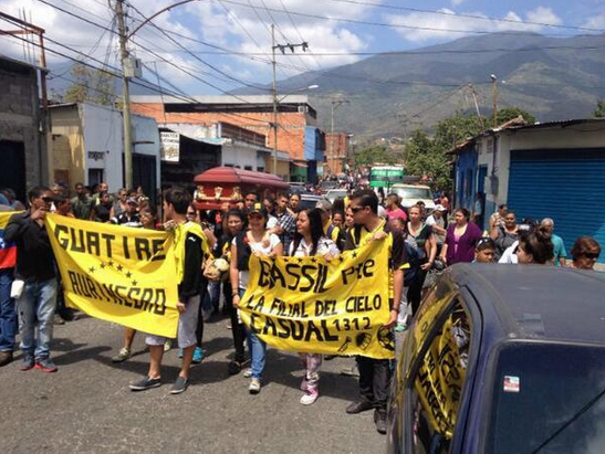 Notidiahora's tweet photo. No hay palabras para describir el dolor del pueblo de Guatire ante la partida de su hijo Bassil Da Costa (Foto) http://t.co/2T21Bxmkam