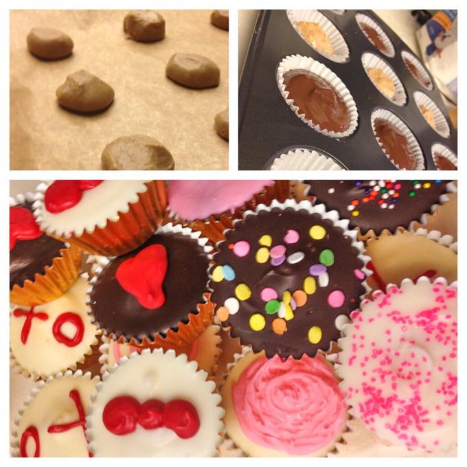 Sweets for my sweets! Making Valentine treats for my peeps ???
?
#Mmmmm http://t.co/MyYcPe6WTX