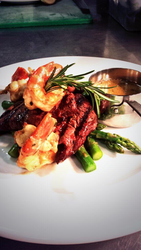 MartinosChef's tweet photo. Valentine's surf and turf.... http://t.co/semhAnWOnd