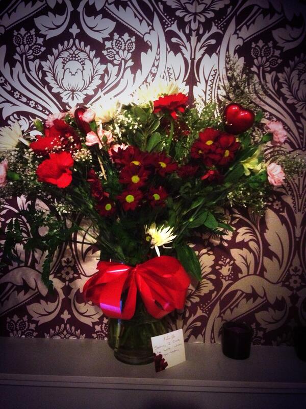 SeanyJM's tweet photo. @TheCubmiester Love my flowers! Can't believe you had them delivered to my work! So cute 😘💐 #HappyValentinesDay ❤️ http://t.co/BtsaeIJPxz