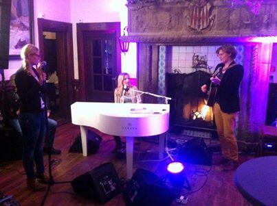 tKerckebosch's tweet photo. @Bilderberg Had @tKerckebosch gekozen.. super mooi #Valentijnconcert is begonnen met @JenniferEwbank4 #romantic http://t.co/rH2yBRnIcO