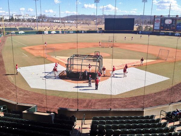 RazorbackBSB's tweet photo. Sun is out &amp; the Razorbacks are taking BP. 1st pitch in #BaumStadium just 2 hours away! #NeverYield http://t.co/OEdORAqiS0
