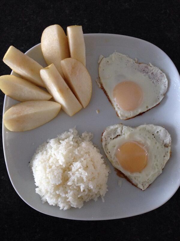 pattyymc's tweet photo. I only want to eat heart shaped meals today 💘🍳  #becauseitsvday #duh http://t.co/l3TSHDDJqM