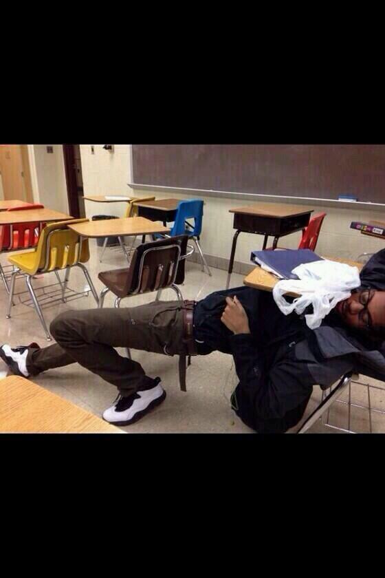 DamnHiIarious's tweet image. when I drop my pencil in class