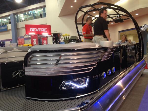brady_pdb's tweet photo. @pdbmag @miamiboatshow, 2785 RL Saltwater Series from @avalonpontoons is attracting a lot of attention, great toon http://t.co/LjAuOwco9J