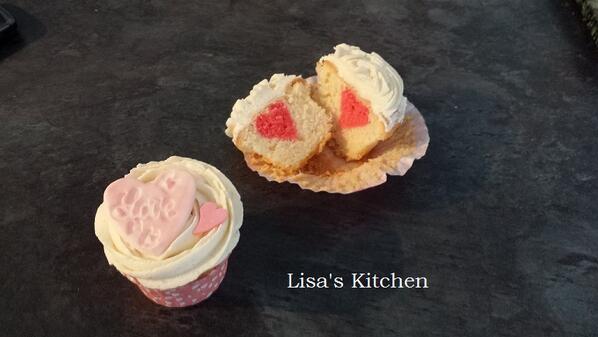 LisaFuller14's tweet photo. Today's baking #homebaking #ValentinesDay #cupcakes http://t.co/jqaW98fvL0