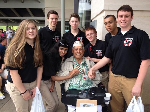 tylerkelsey's tweet photo. #phshawaii  The students met a WWII survivor today http://t.co/ylvMmCe1XC