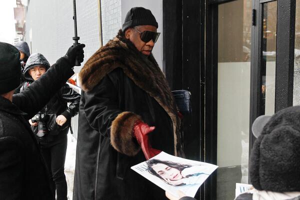 GrandesignMedia's tweet photo. This is André Leon Talley. And that is us. Handing him a magazine. For @WSJ at the Calvin Klein show. #nycfashionweek http://t.co/hEOJM6Ulpj