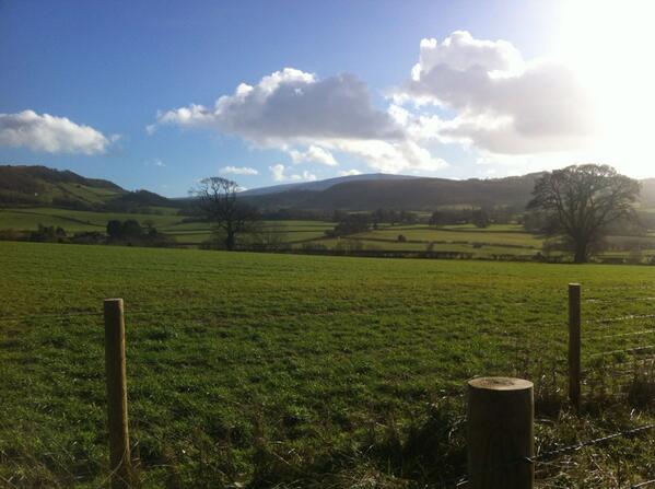 DavidFStock's tweet image. And this was near Hay on Wye on Weds @DerekTheWeather  #almostspringtime #calmbeforethestorm