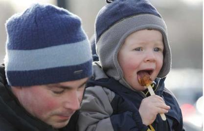 TourismCalgary's tweet photo. Free family fun at @fortcalgary on Family Day!  Winter Carnival for the whole family. 10am-4pm #AlliterationisCool http://t.co/r1pzXkicOf