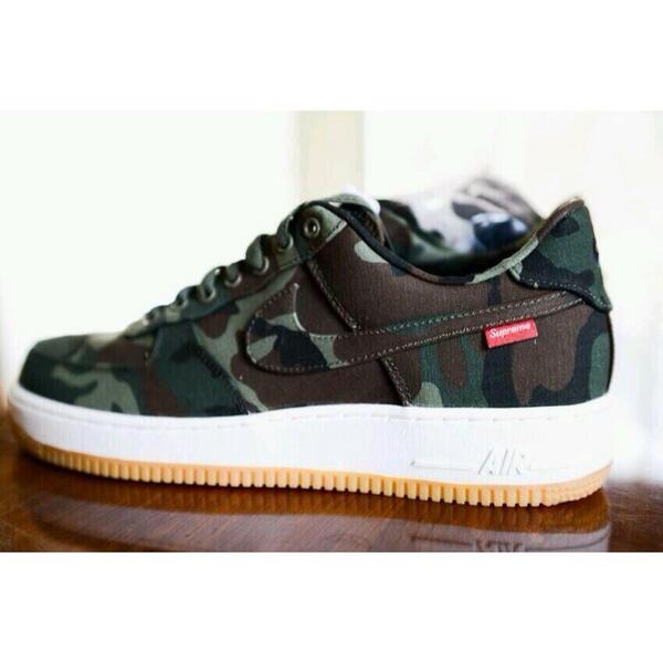 Tweetbadclothes's tweet photo. Air Force 1 Supreme http://t.co/9XAcdhXyHL