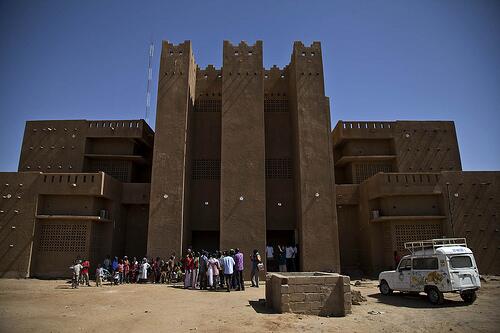 UNPeacekeeping's tweet photo. The UN Mission in #MALI facilitated a UNESCO working visit in Gao.See the pictures @UN_MINUSMA http://t.co/q8tMvxetHi http://t.co/30KDep5seK