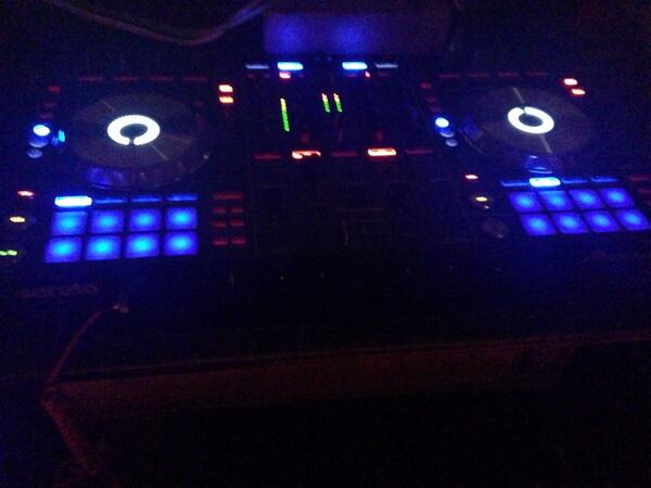 djdavetasker's tweet image. @brownesbartarn with @JakeDaBass