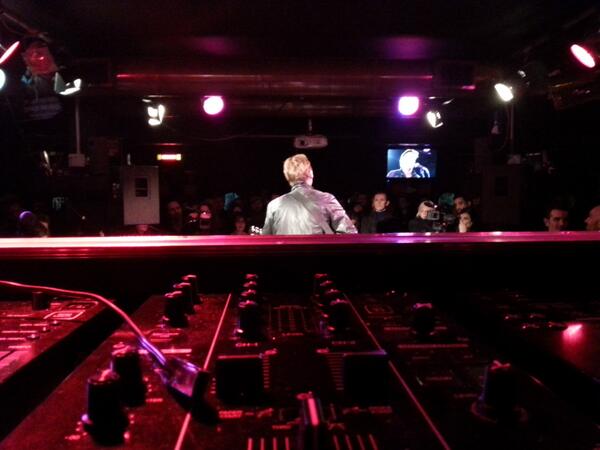 VirginRadioIT's tweet photo. #RockParty fino alle 3... intanto a Pordenone @GlenMatlock suona il suo acoustic punk show al #PnBox cn @virginringo http://t.co/8uGOwAFp4j