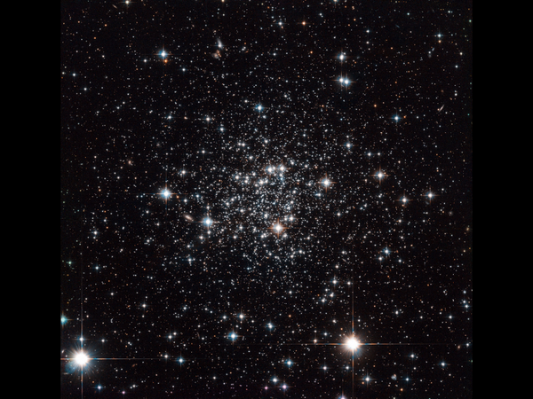 NASA's tweet photo. Here's a @NASA_Hubble image of the globular cluster Terzan 7 just 75,000 light-years away! http://t.co/xE64kEBsUB   http://t.co/59QFGReDdA