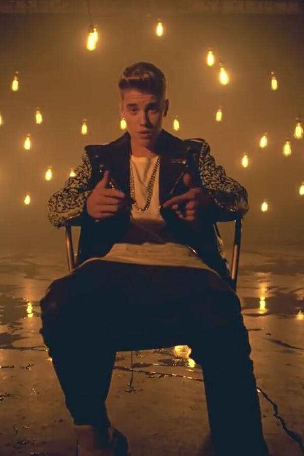 ArousaOx's tweet photo. looook howw fit @justinbieber is😍😍😍😍😍😍 http://t.co/4gVbVWt0w4