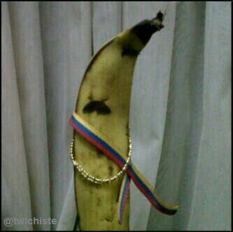 TWICHISTE's tweet photo. Un RT por Venezuela para que se les arregle el país de tanta violencia.

Aquí los dejo con su presidente MADURO: http://t.co/P2CZhfIm8M