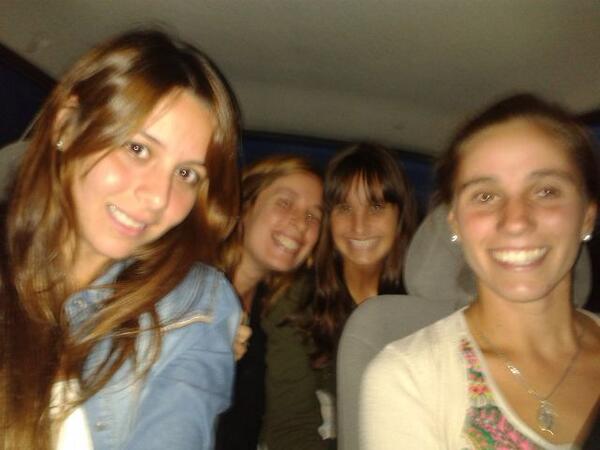 e_malen's tweet photo. Rumbo a Chaso!!! Despedida de soltera de Juanita!!! #17amigas #placer #felicidad @Anamdeoar @EstefiFerre http://t.co/VqTssPOVir